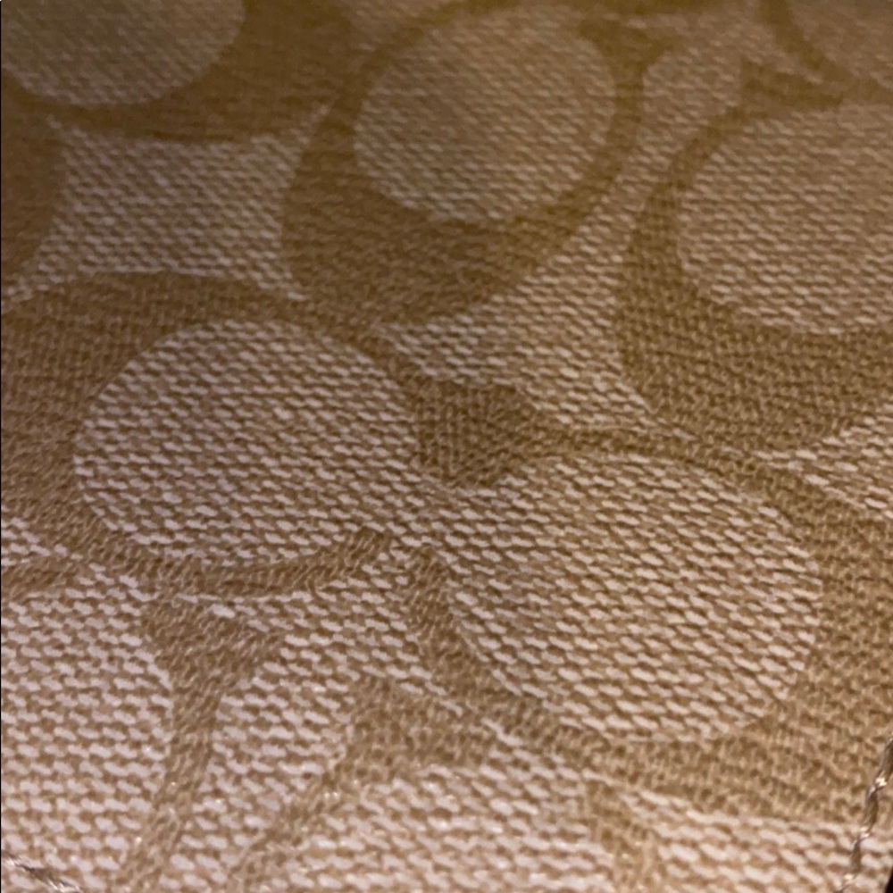 Coach Large Phone Wallet In Signature Canvas LIGHT - Picture 3 of 16
